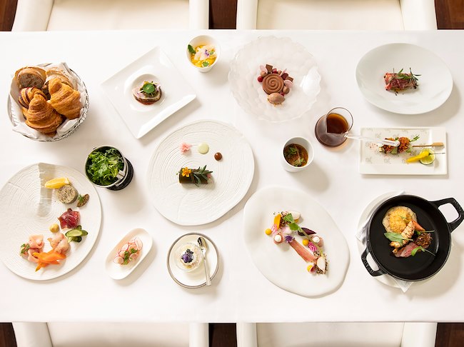 Kayuputi The Astor Brunch